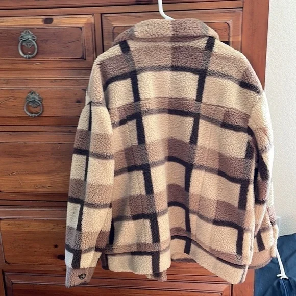 Bass Outdoor Women’s Tan And Brown Sherpa Shacket, Size Large NWT - Picture 8 of 11